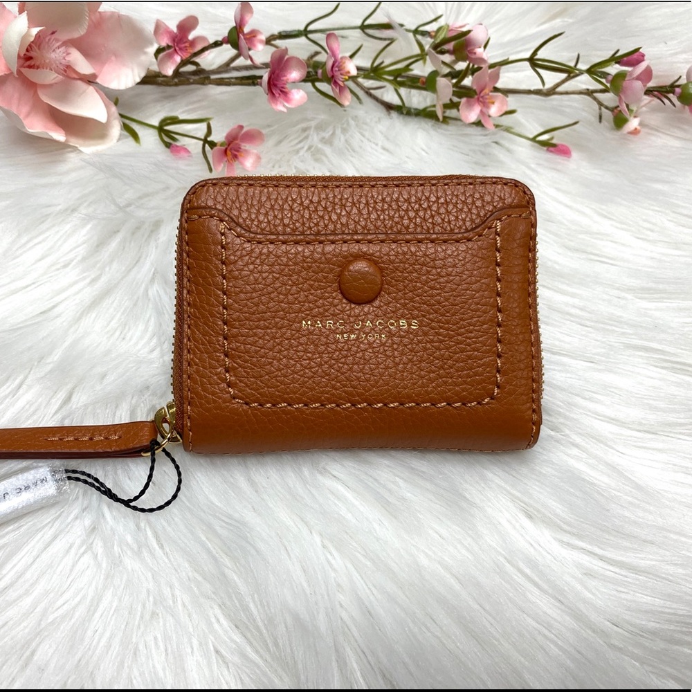 👝🐌 MARC JACOBS Leather Zip Wallet 🐌👝 - Picture 2 of 16